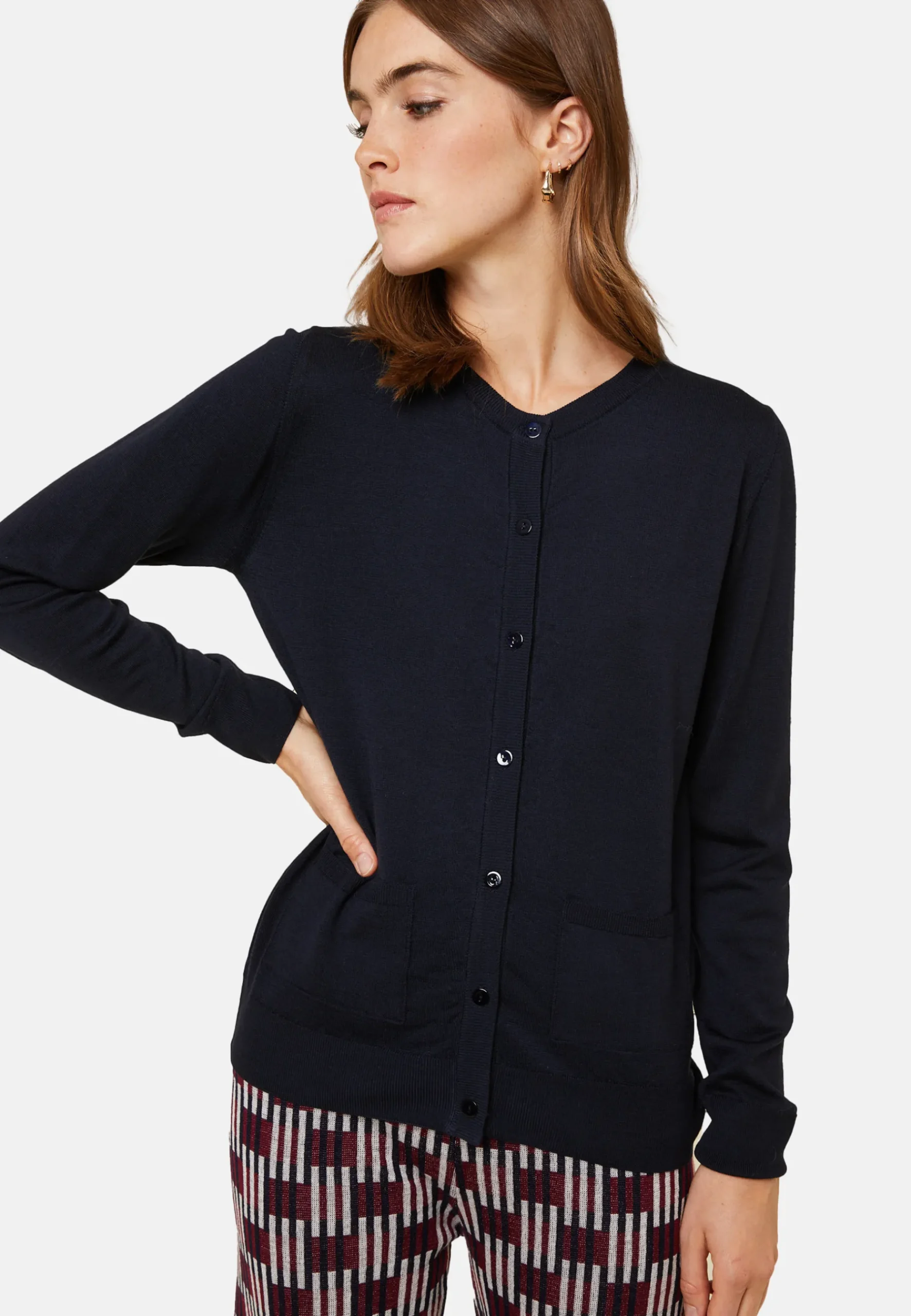 Montagut Vestes Et Cardigans-Cardigan boutonné col rond à poches en laine mérinos - Amalia 05-Bleu marine