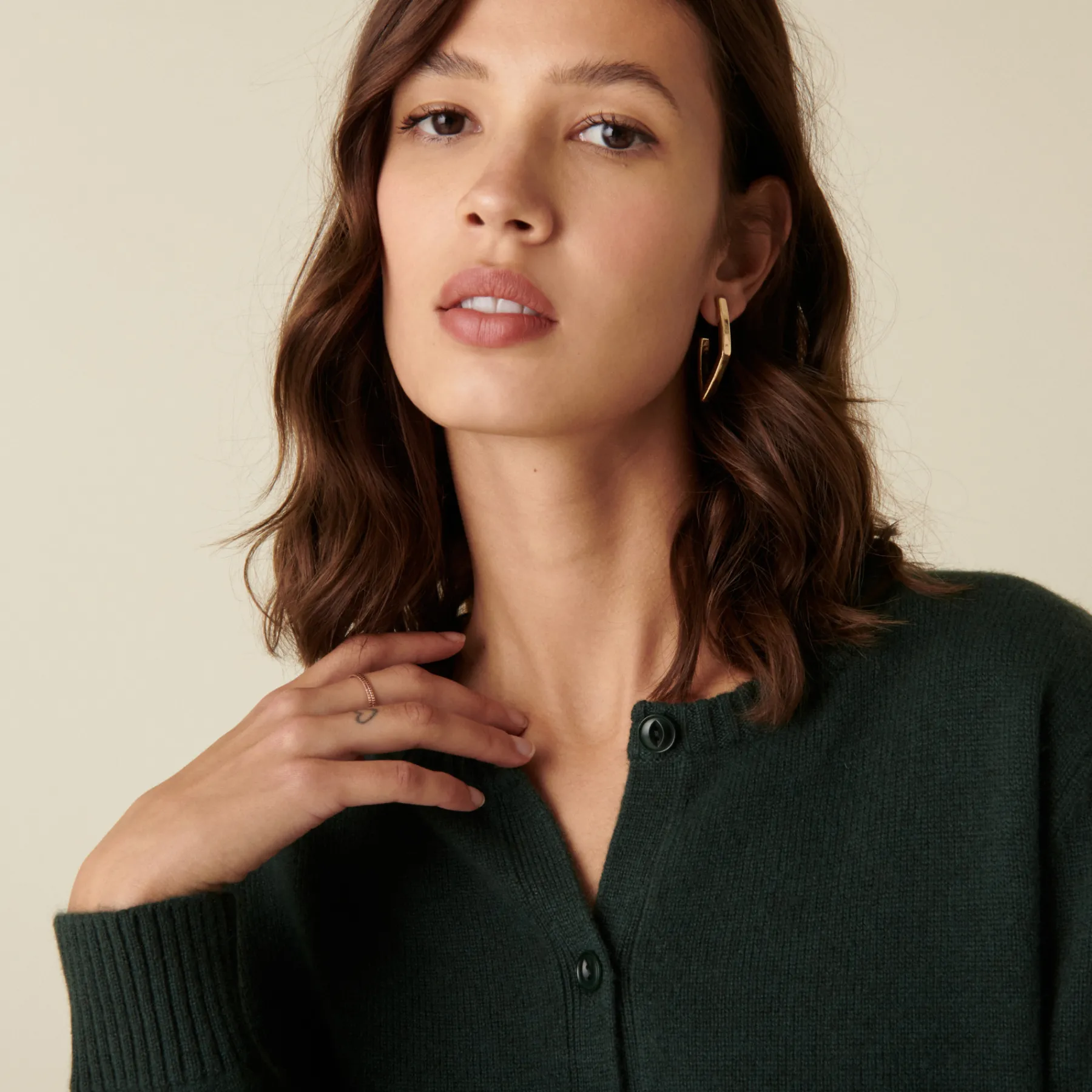 Montagut Les Incontournables-Cardigan en cachemire col rond boutonné - Adelys 94-Vert amande