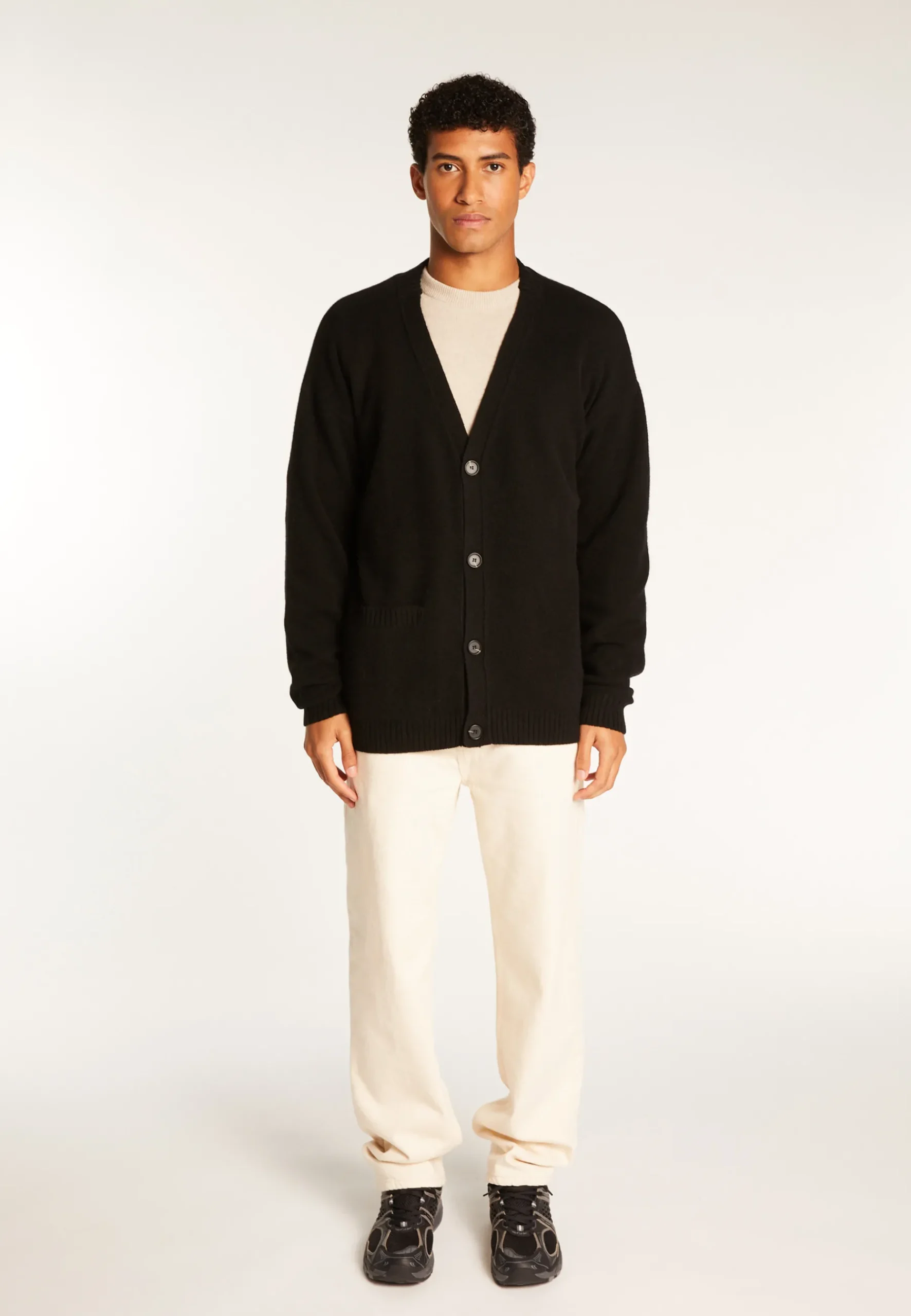 Montagut Vestes Et Cardigans-Gilet boutonné en cachemire mélangé - Titouan 01-Noir