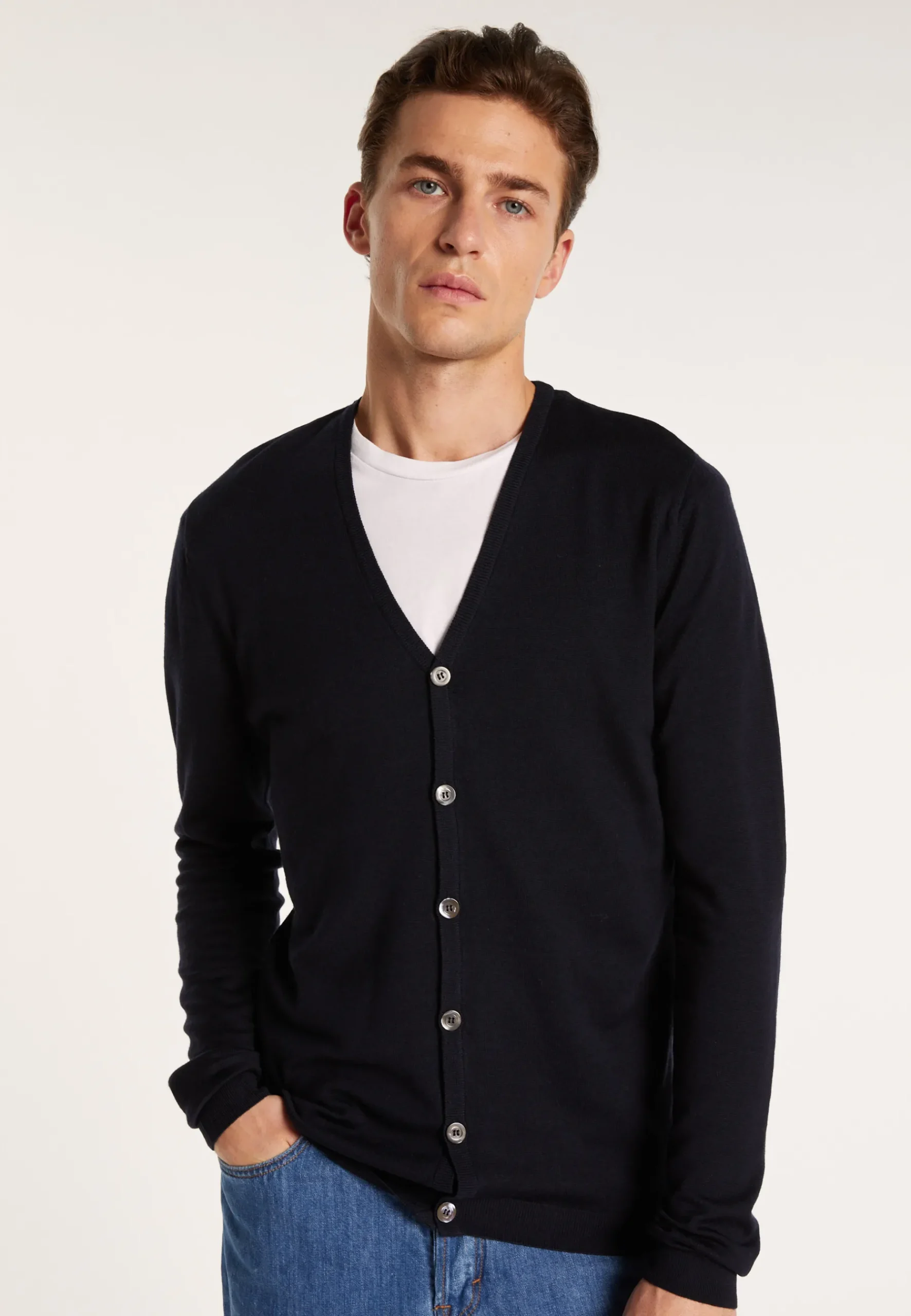Montagut Vestes Et Cardigans-Gilet boutonné en laine mérinos - Etienne 05-Bleu marine