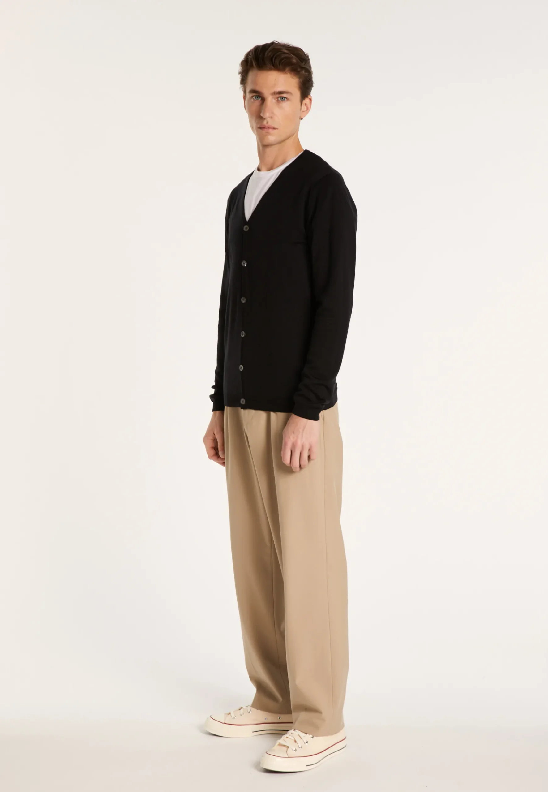 Montagut Vestes Et Cardigans-Gilet boutonné en laine mérinos - Etienne 01-Noir