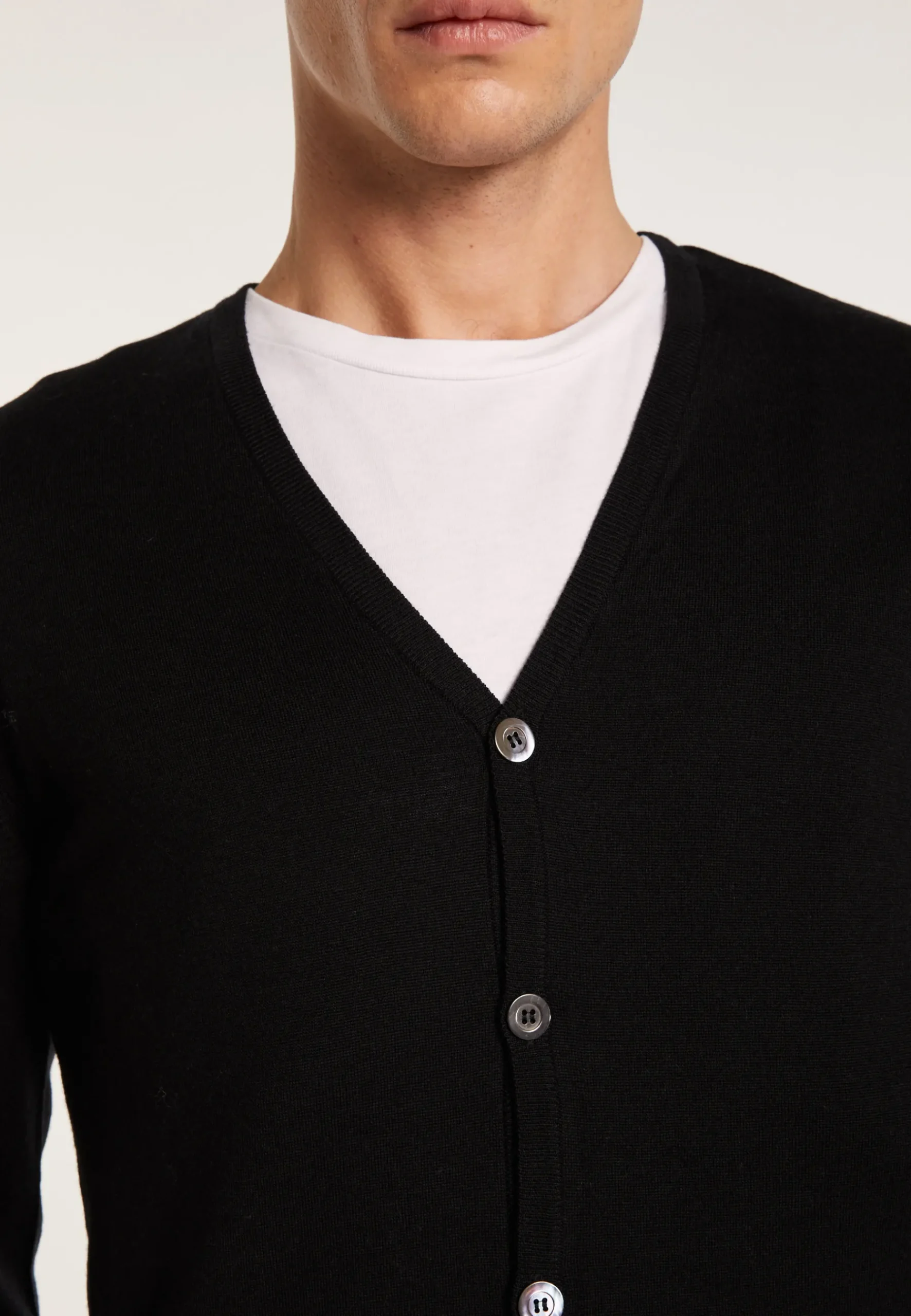 Montagut Vestes Et Cardigans-Gilet boutonné en laine mérinos - Etienne 01-Noir