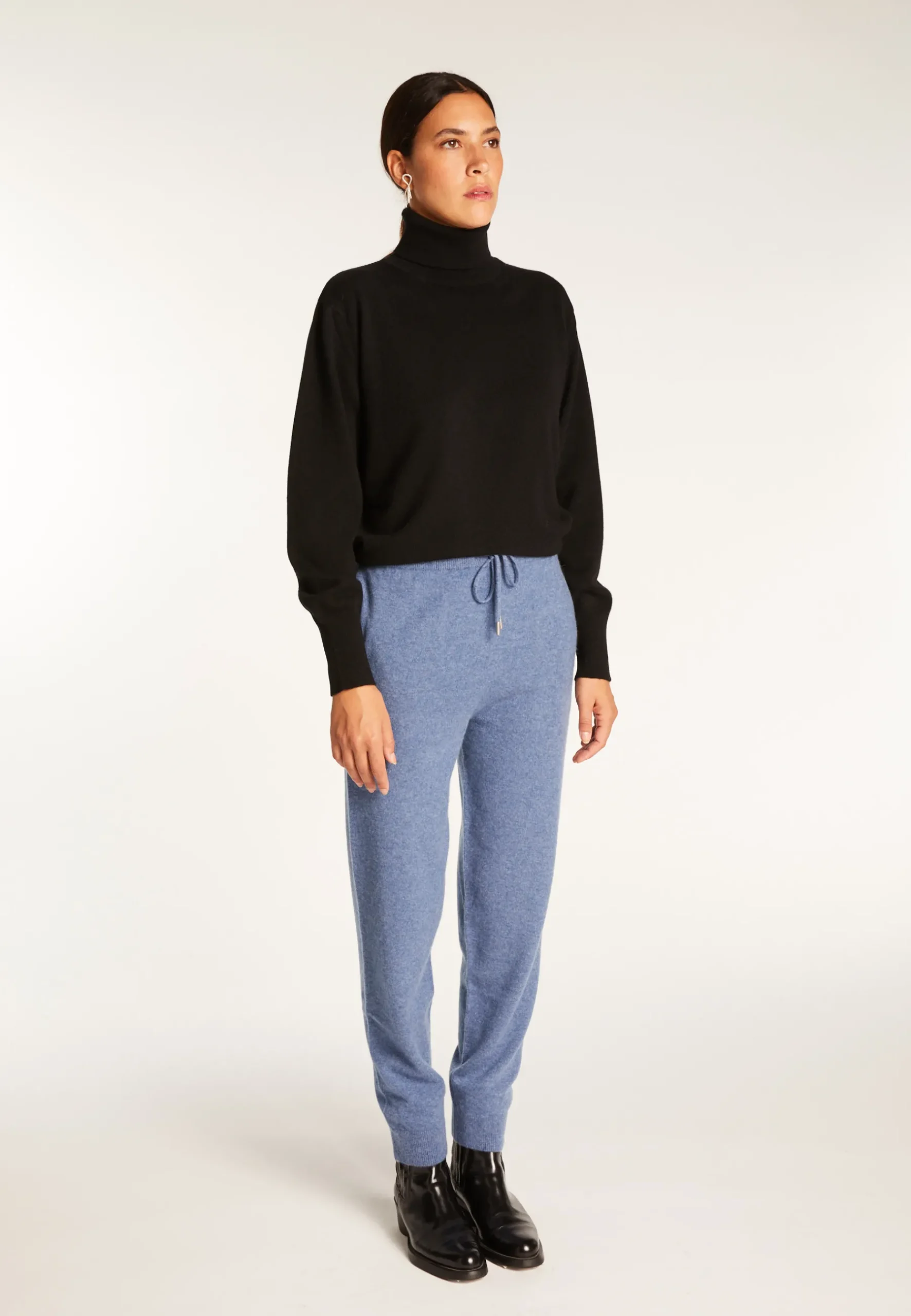 Montagut Les Incontournables-Jogger en cachemire - Amandine 95-Bleu denim