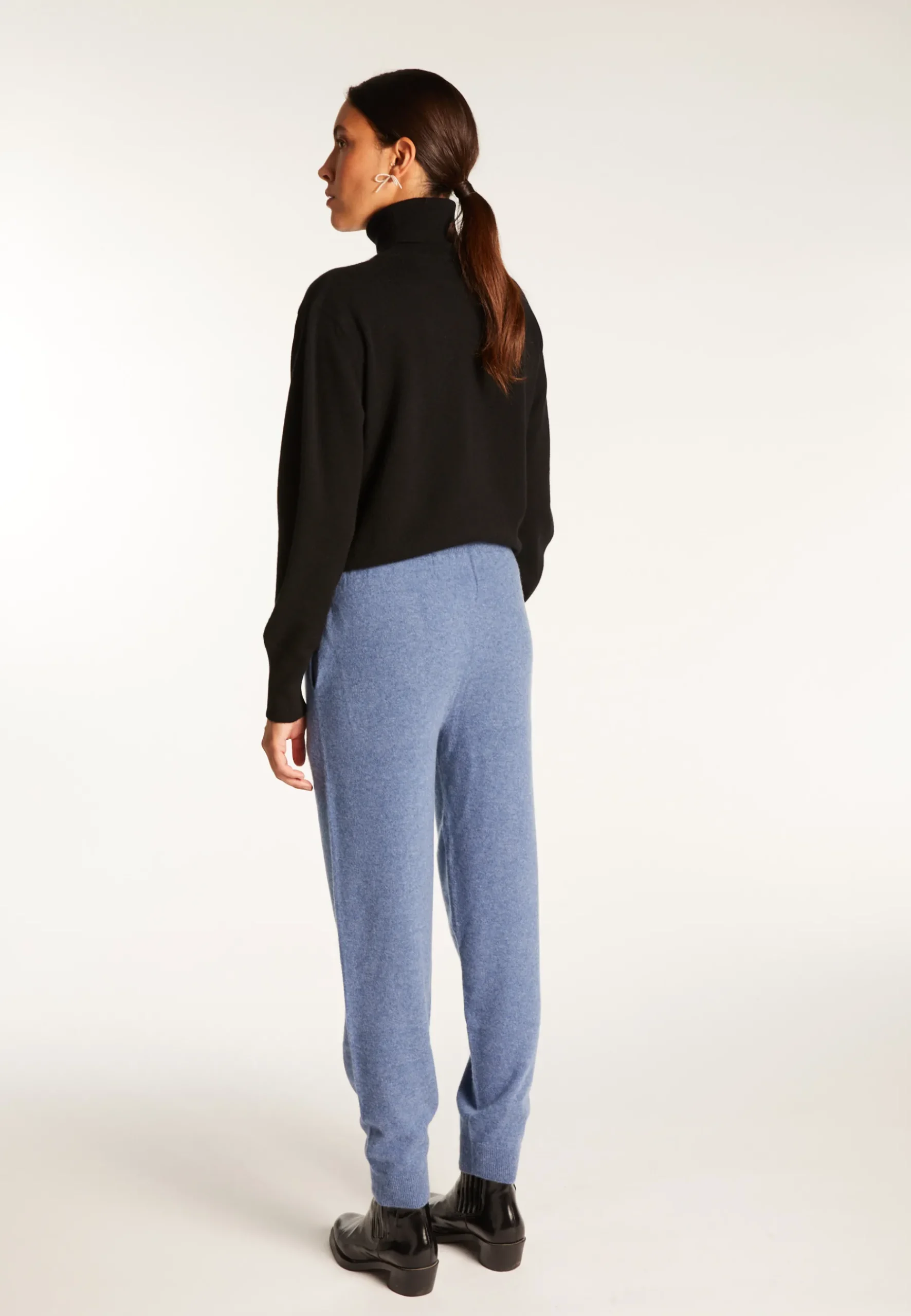 Montagut Les Incontournables-Jogger en cachemire - Amandine 95-Bleu denim