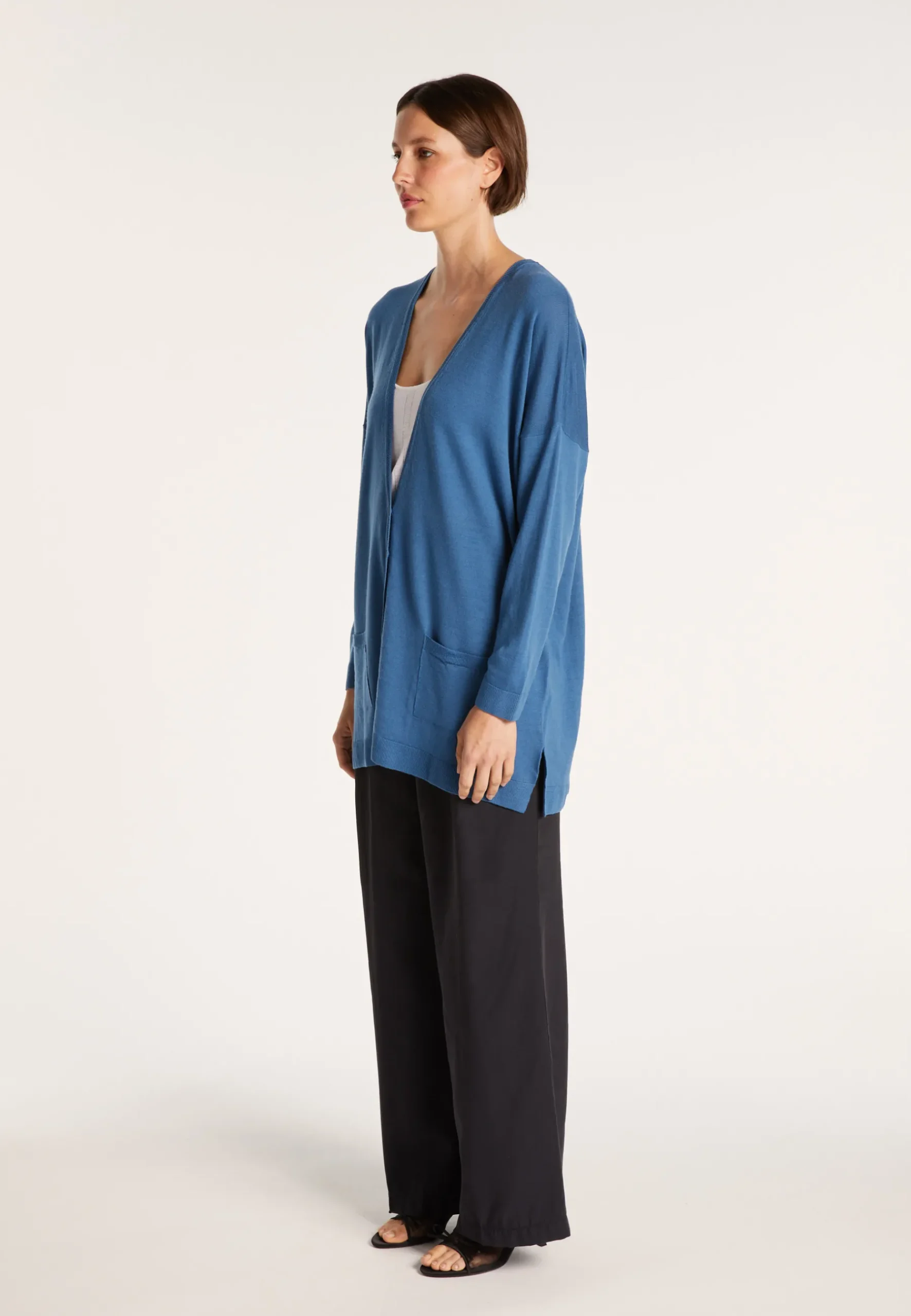 Montagut Vestes Et Cardigans-Long gilet en laine avec poches - Anne-Sophie 06-Bleu moyen