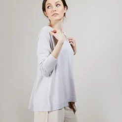 Montagut Pulls-Pull col rond en viscose crepe - Babouche 81-Gris pale