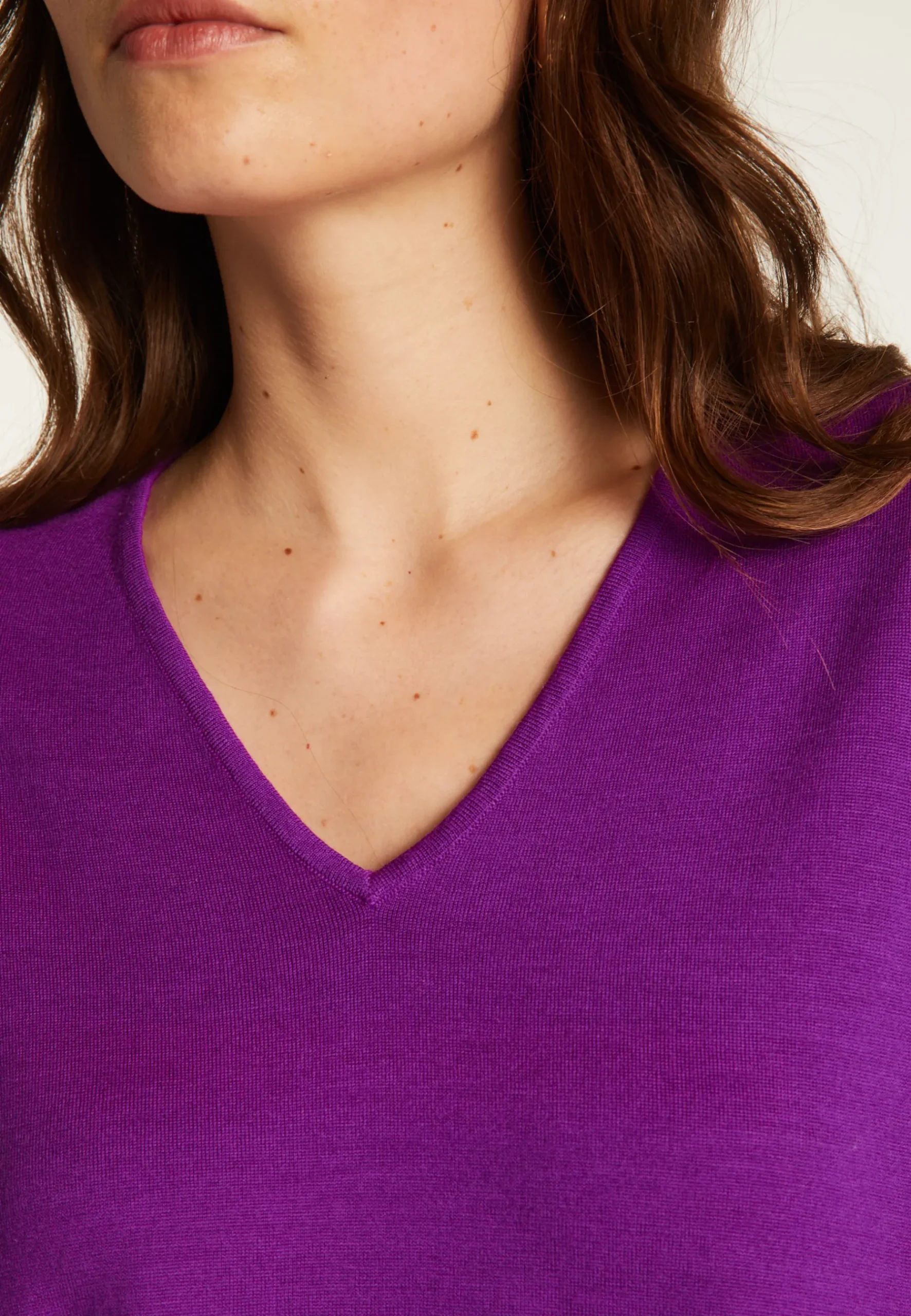 Montagut Les Incontournables-Pull col V à poches laine mérinos - Albertine 17-Violet