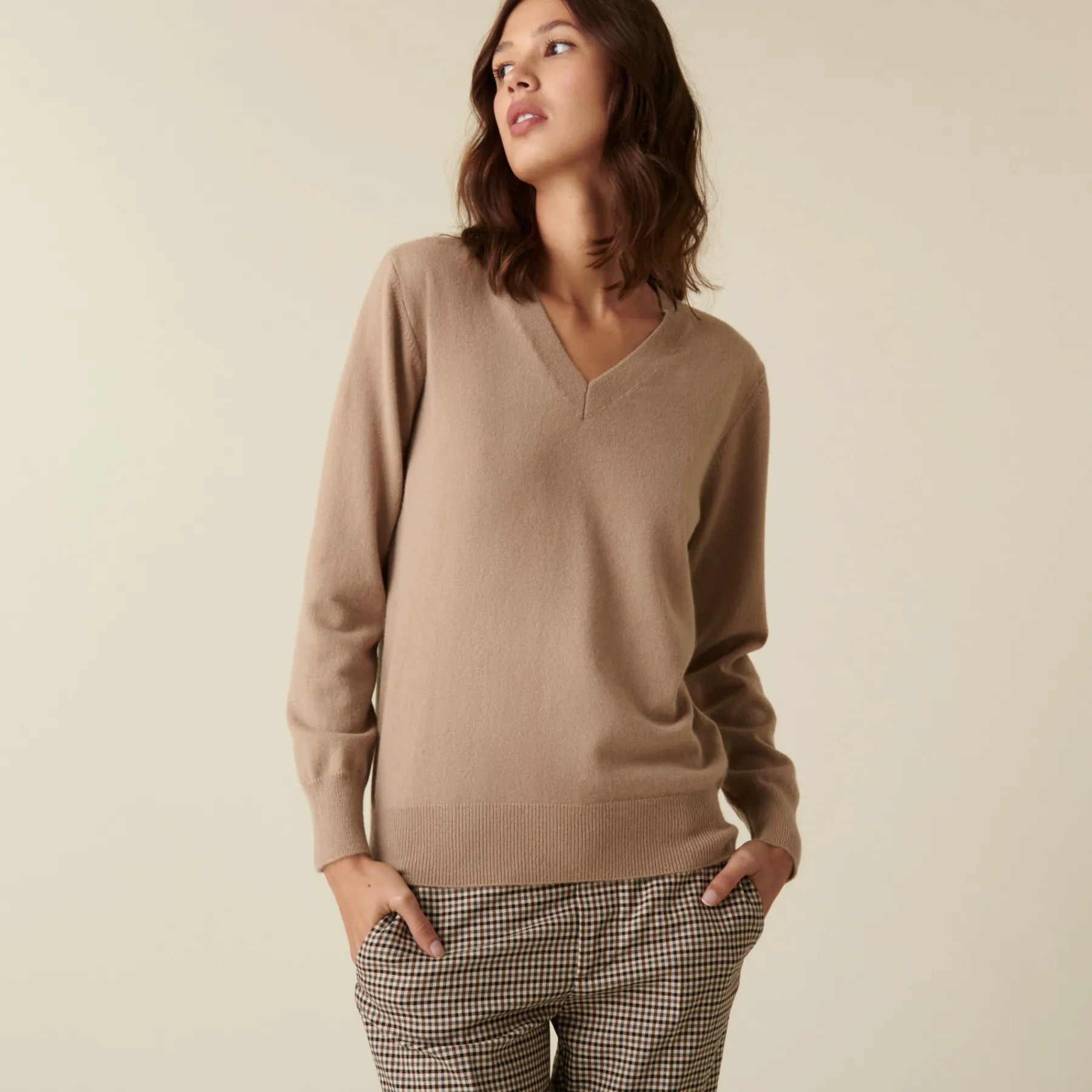 Montagut Les Incontournables-Pull col V en cachemire - Abel 13-Beige moyen