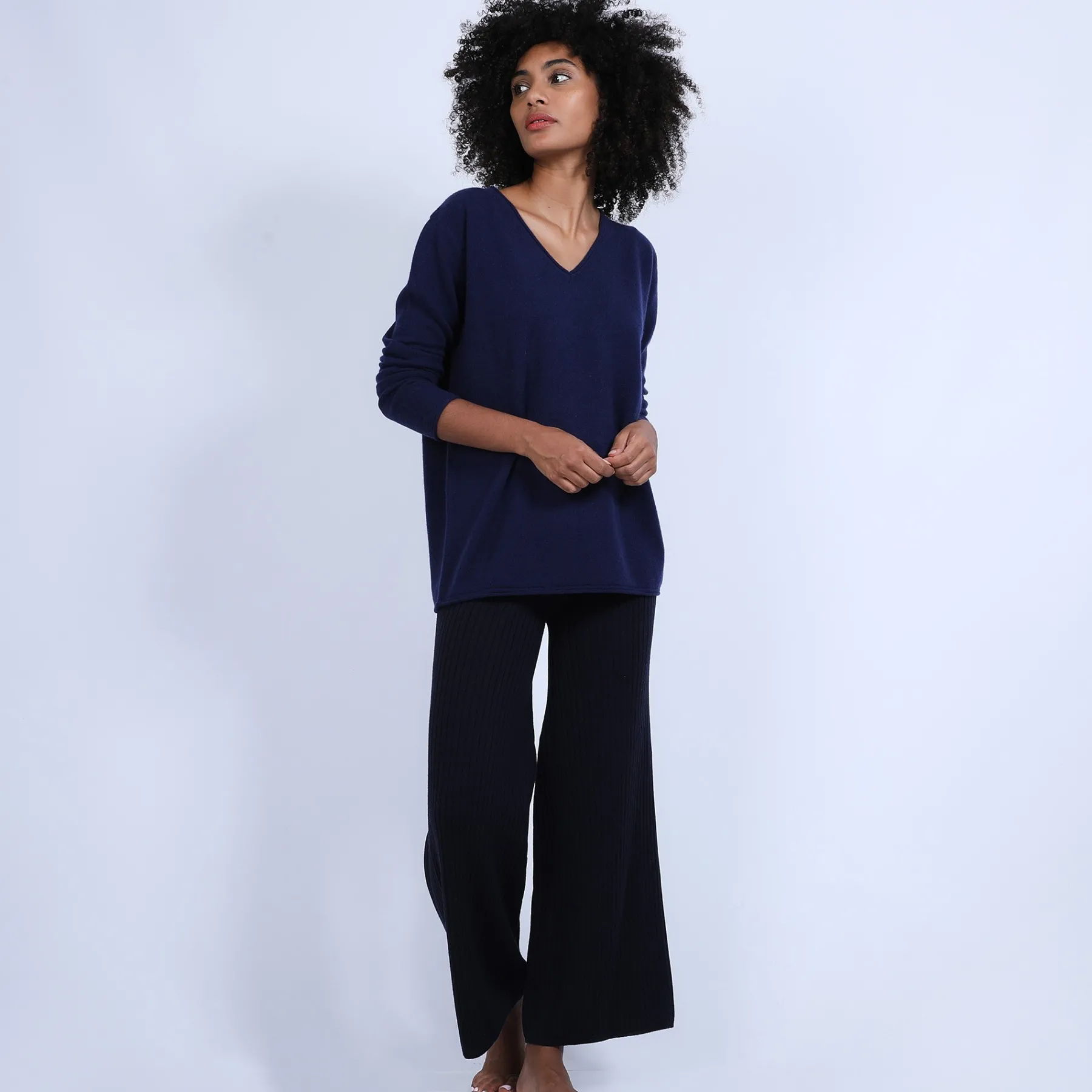 Montagut Pulls-Pull col V en cachemire - Olgae 75-Bleu nuit