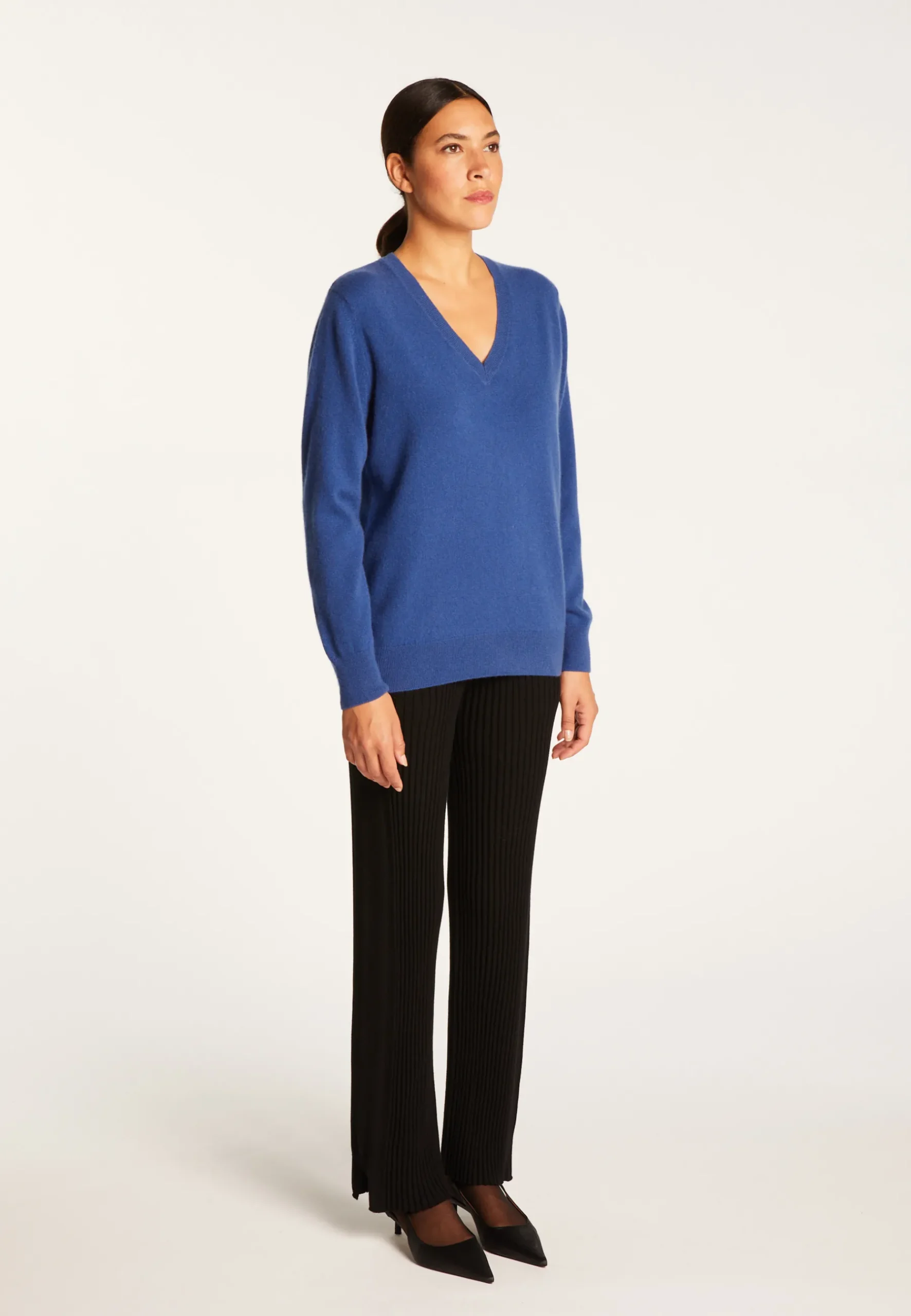 Montagut Les Incontournables-Pull col V en cachemire - Abel 48-Bleu roi