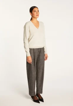 Montagut Les Incontournables-Pull col V en cachemire - Abel 11-Gris clair