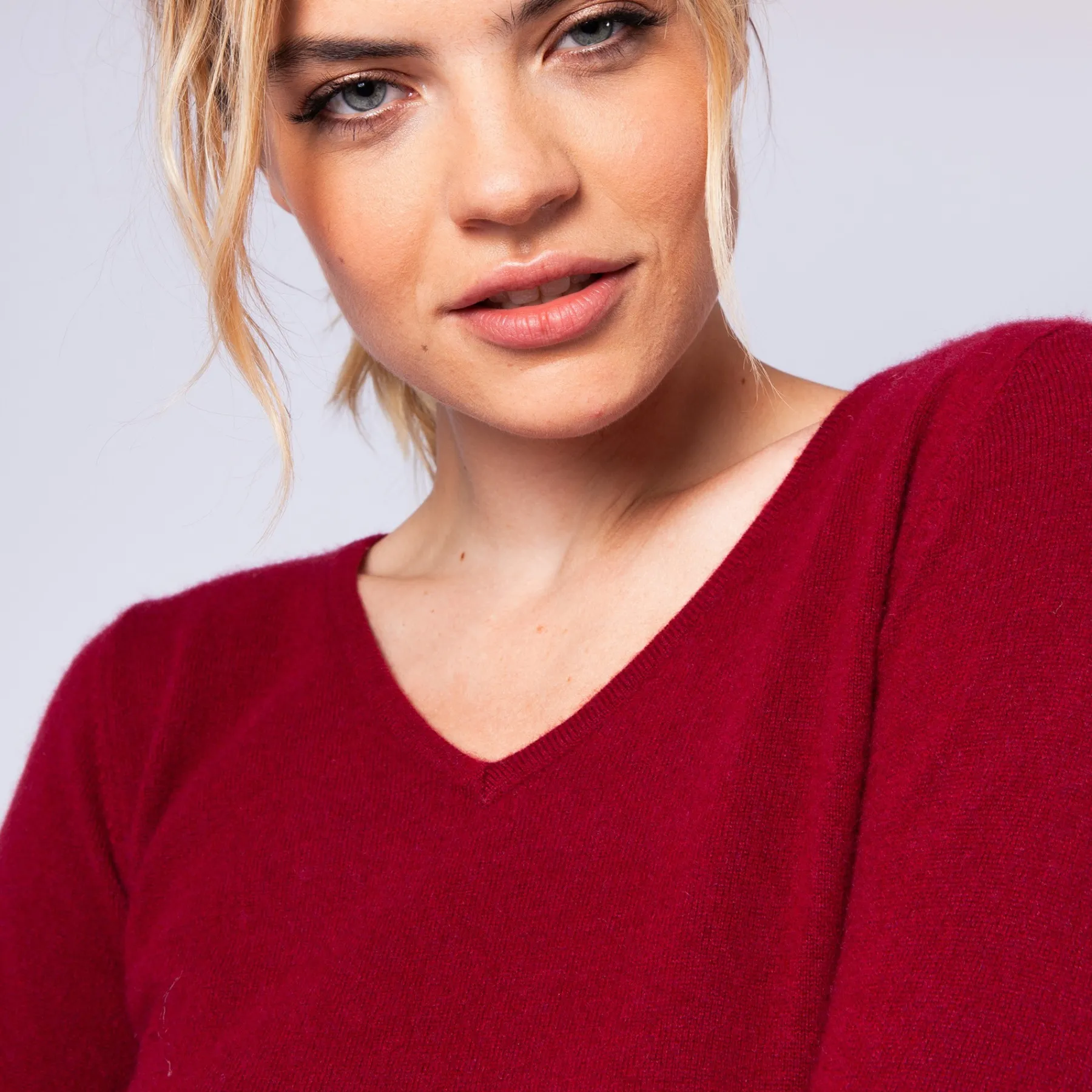 Montagut Pulls-Pull col V en cachemire intemporel - Eniva 20-Rouge foncé