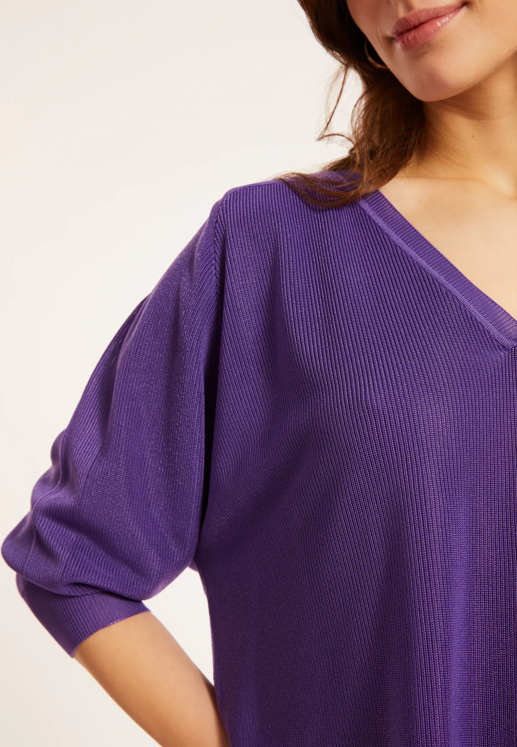 Montagut Pulls-Pull col V en fil lumière - Maja 17-Violet