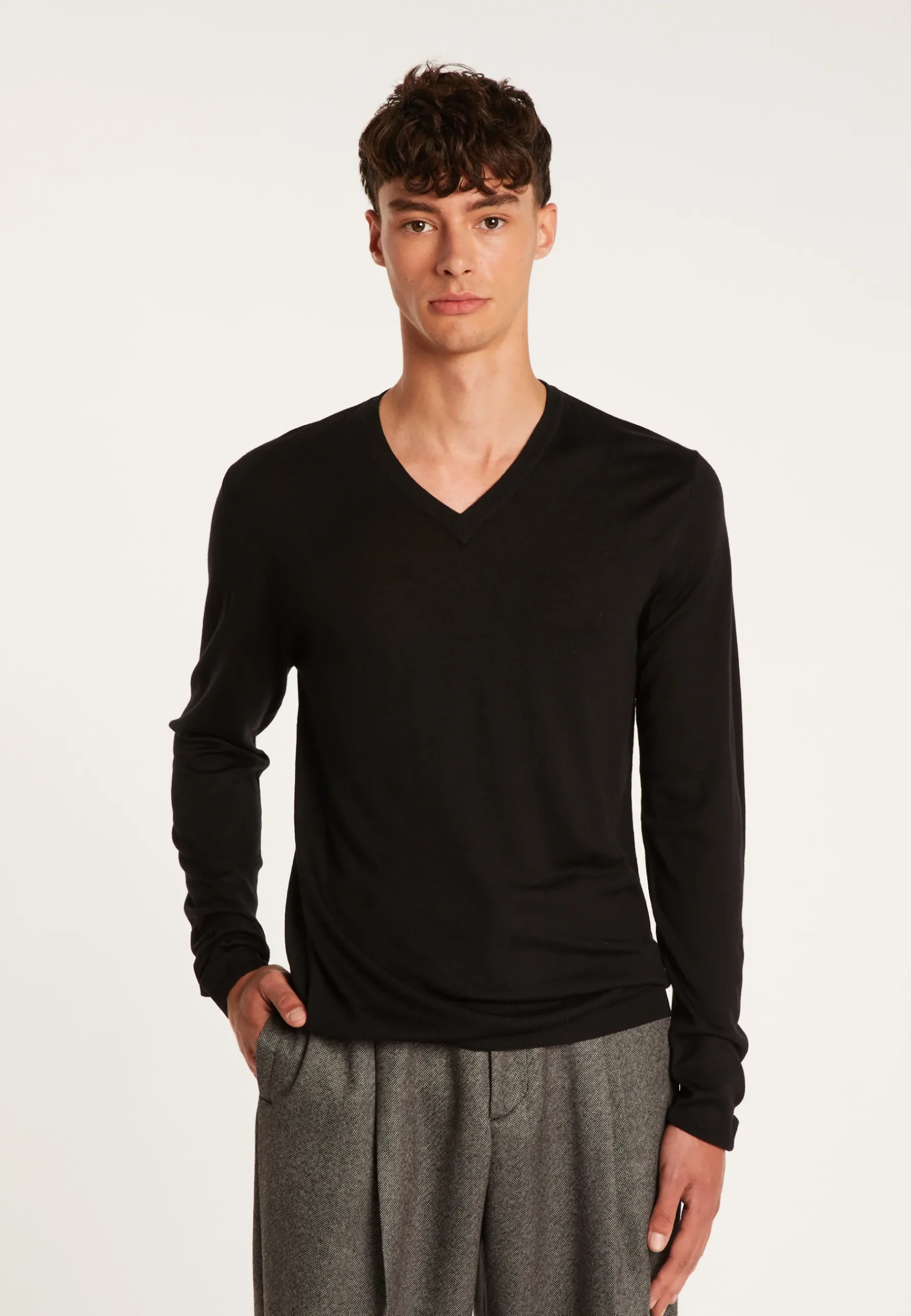 Montagut Pulls-Pull col V en laine mérinos - Elmo 01-Noir