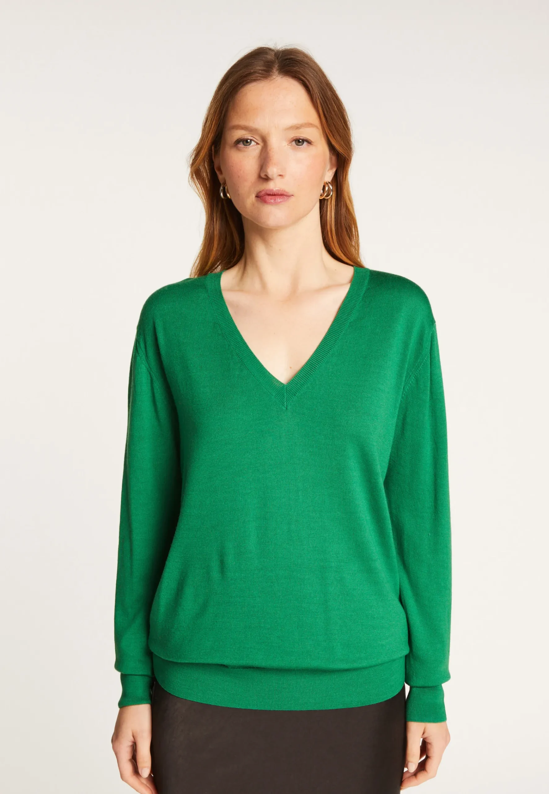 Montagut Les Incontournables-Pull col V en laine mérinos - Arya 22-Vert moyen