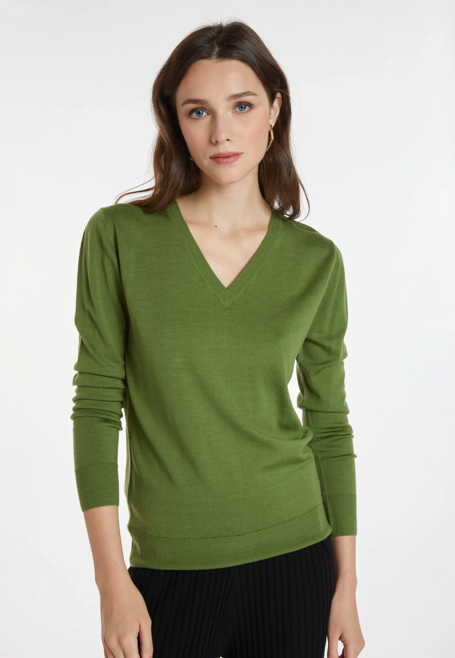 Montagut Les Incontournables-Pull col V en laine mérinos - Arya 83-Kaki