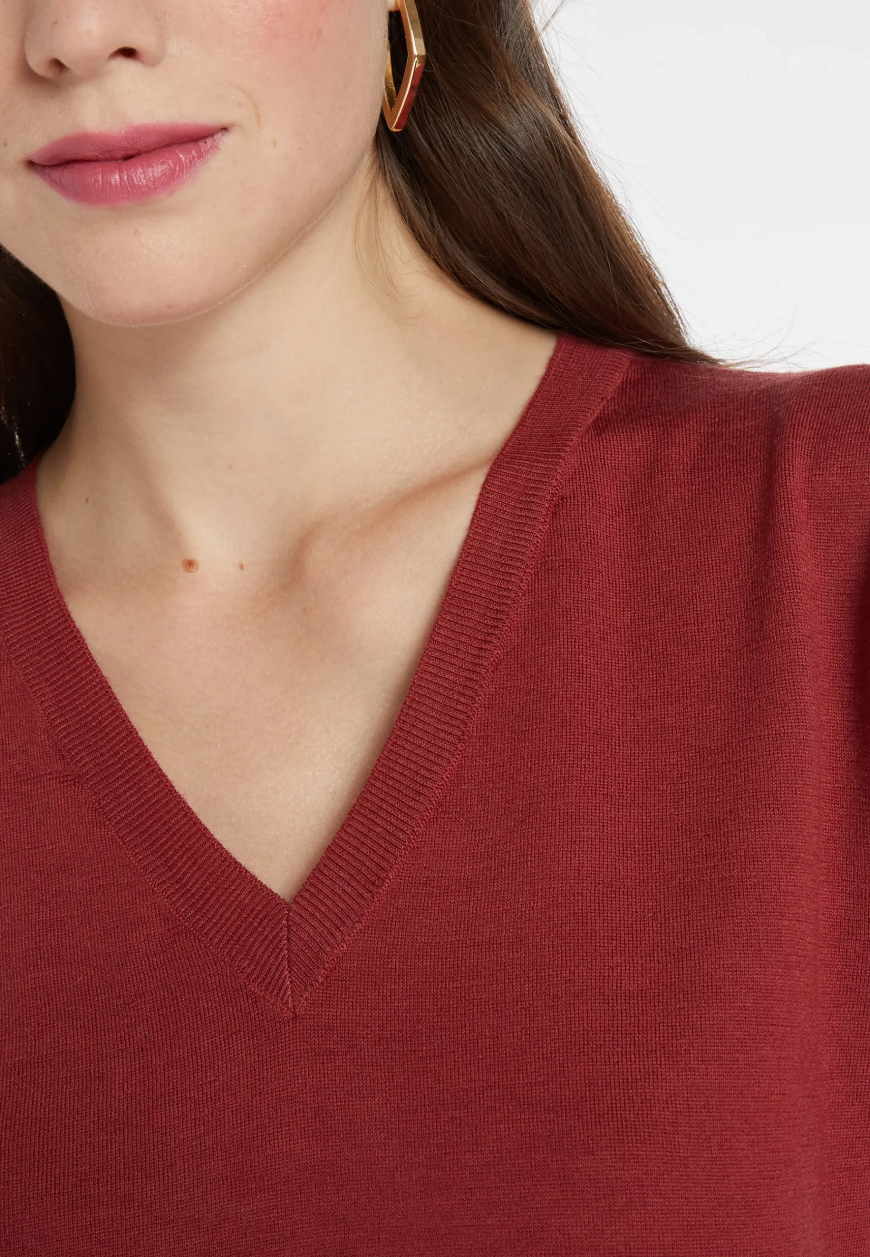 Montagut Les Incontournables-Pull col V en laine mérinos - Arya 51-Bordeaux