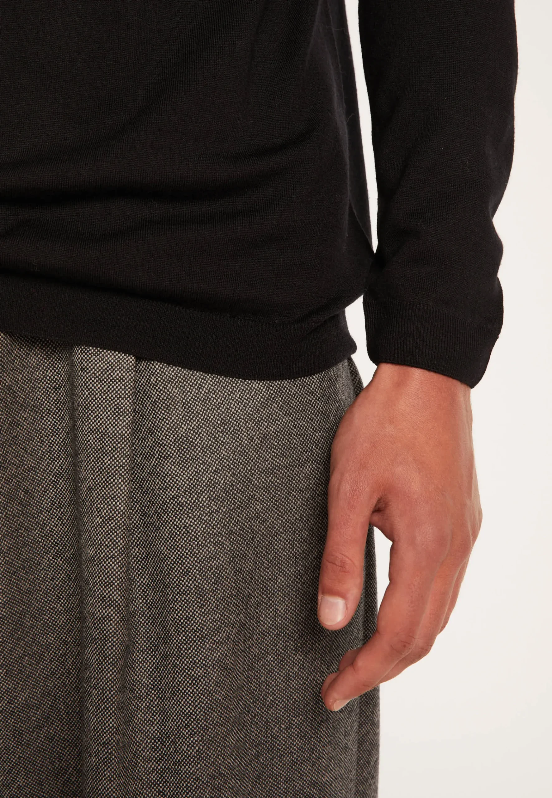 Montagut Pulls-Pull col V en laine mérinos - Elmo 01-Noir