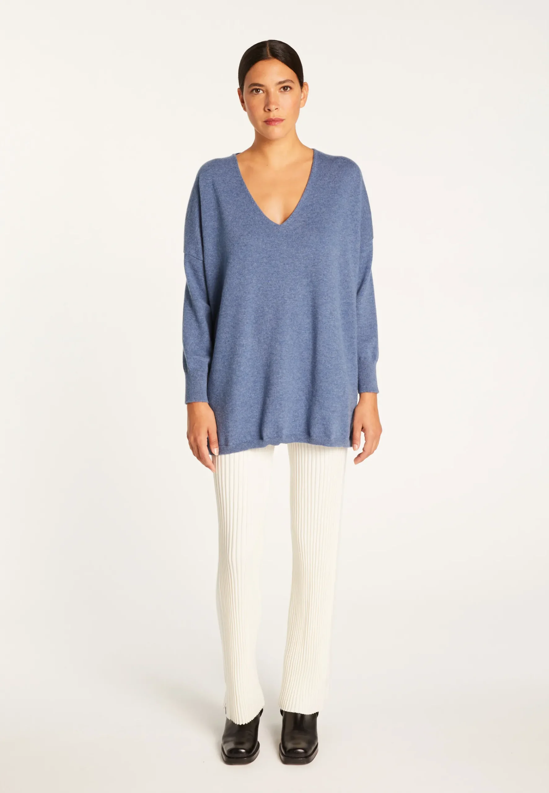 Montagut Les Incontournables-Pull col V oversize en cachemire - Apolline 95-Bleu denim