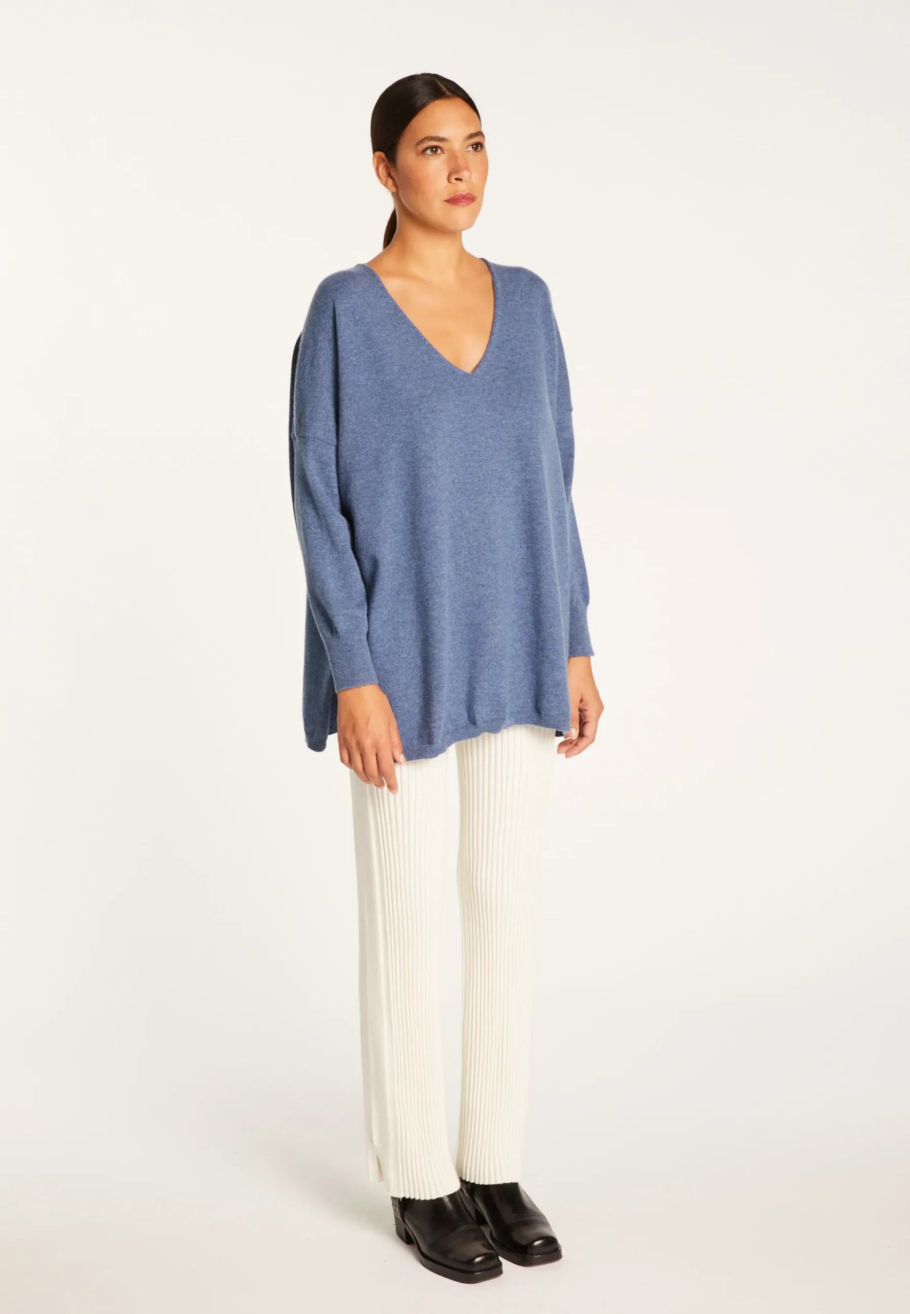 Montagut Les Incontournables-Pull col V oversize en cachemire - Apolline 95-Bleu denim