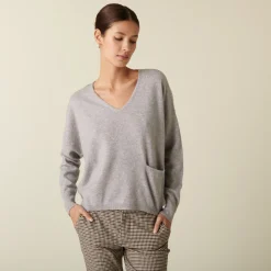 Montagut Pulls | Les Incontournables-Pull court col V en cachemire avec poches - Balba 11-Gris clair