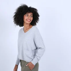 Montagut Les Incontournables-Pull court col V en cachemire avec poches - Balba 11-Gris clair