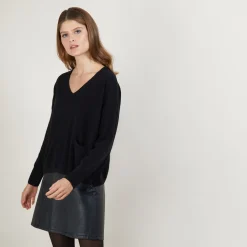 Montagut Les Incontournables-Pull court col V en cachemire avec poches - Balba 01-Noir