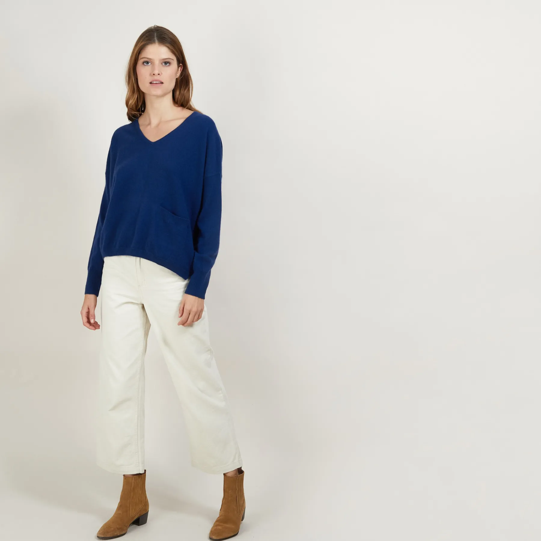 Montagut Les Incontournables-Pull court col V en cachemire avec poches - Balba 03-Bleu foncé