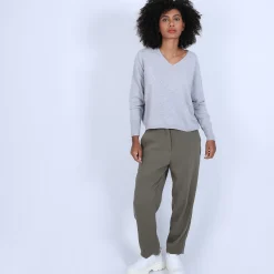 Montagut Les Incontournables-Pull court col V en cachemire avec poches - Balba 11-Gris clair