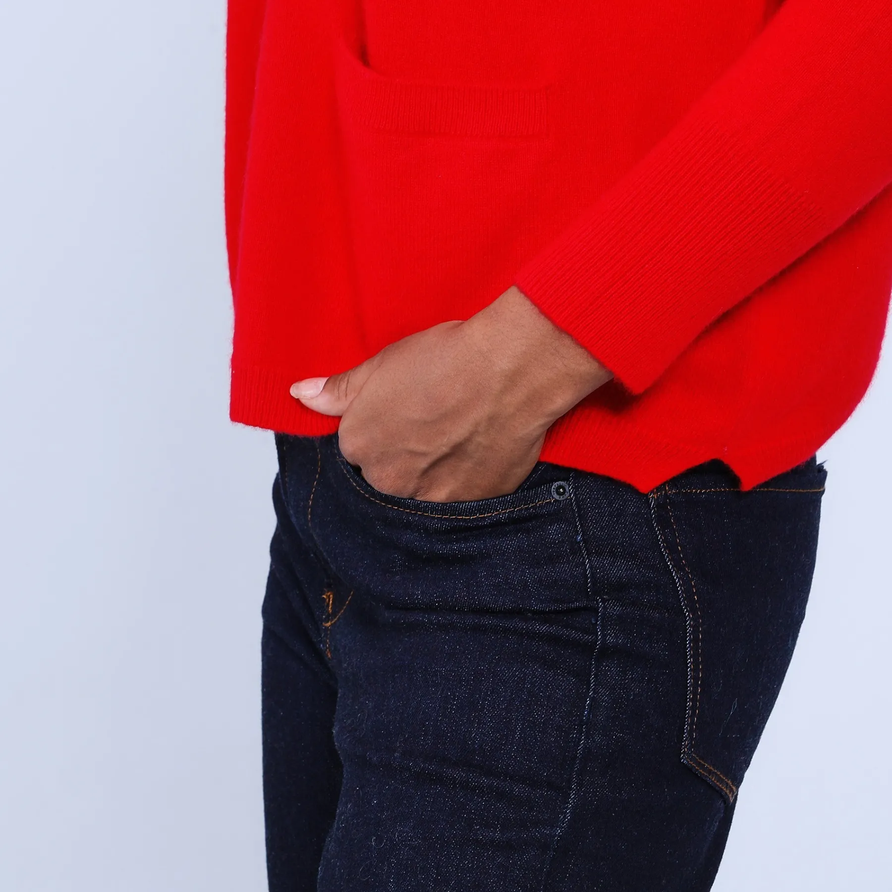 Montagut Les Incontournables-Pull court col V en cachemire avec poches - Balba 52-Rouge