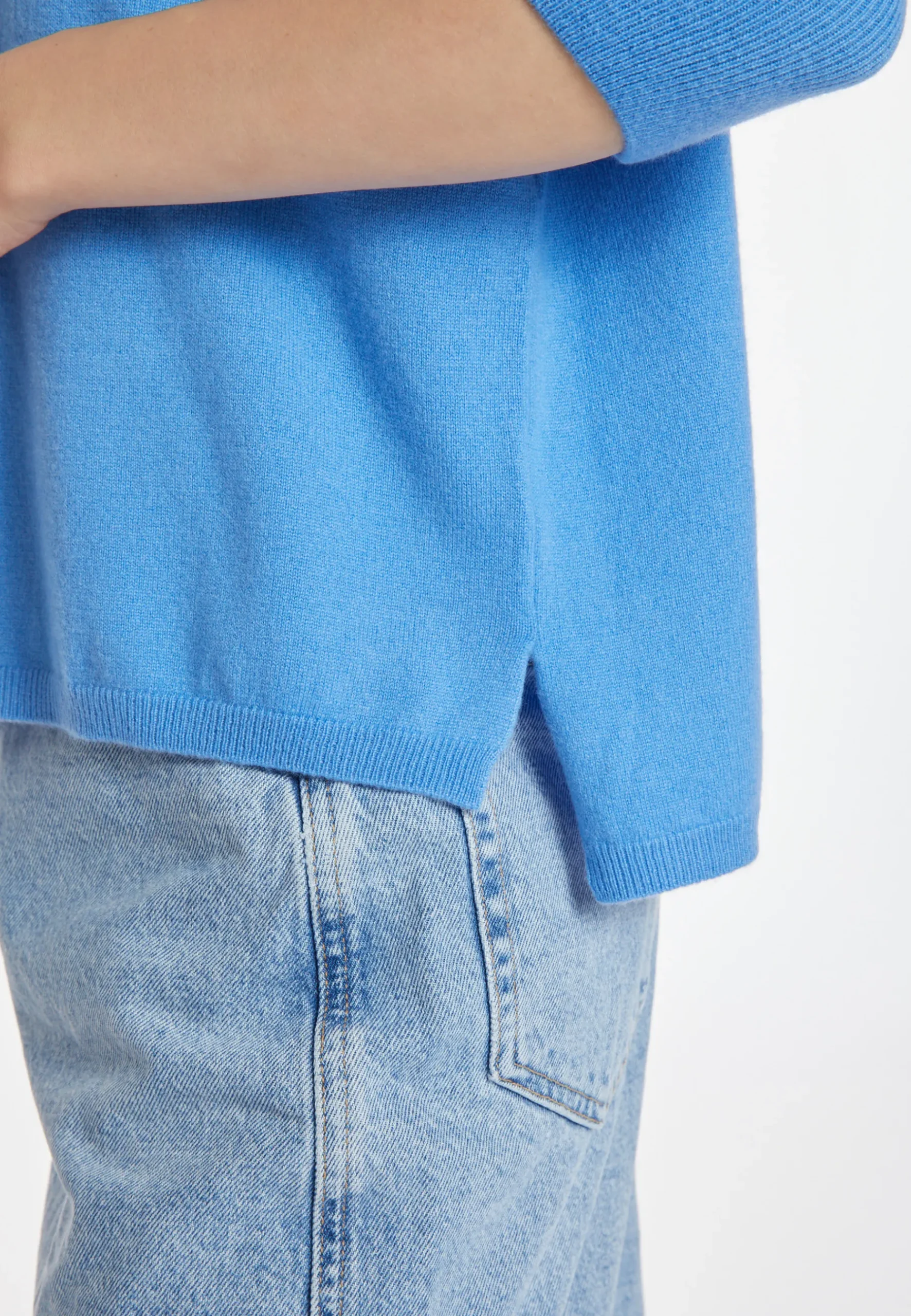 Montagut Les Incontournables-Pull court en cachemire - Alex 04-Bleu clair