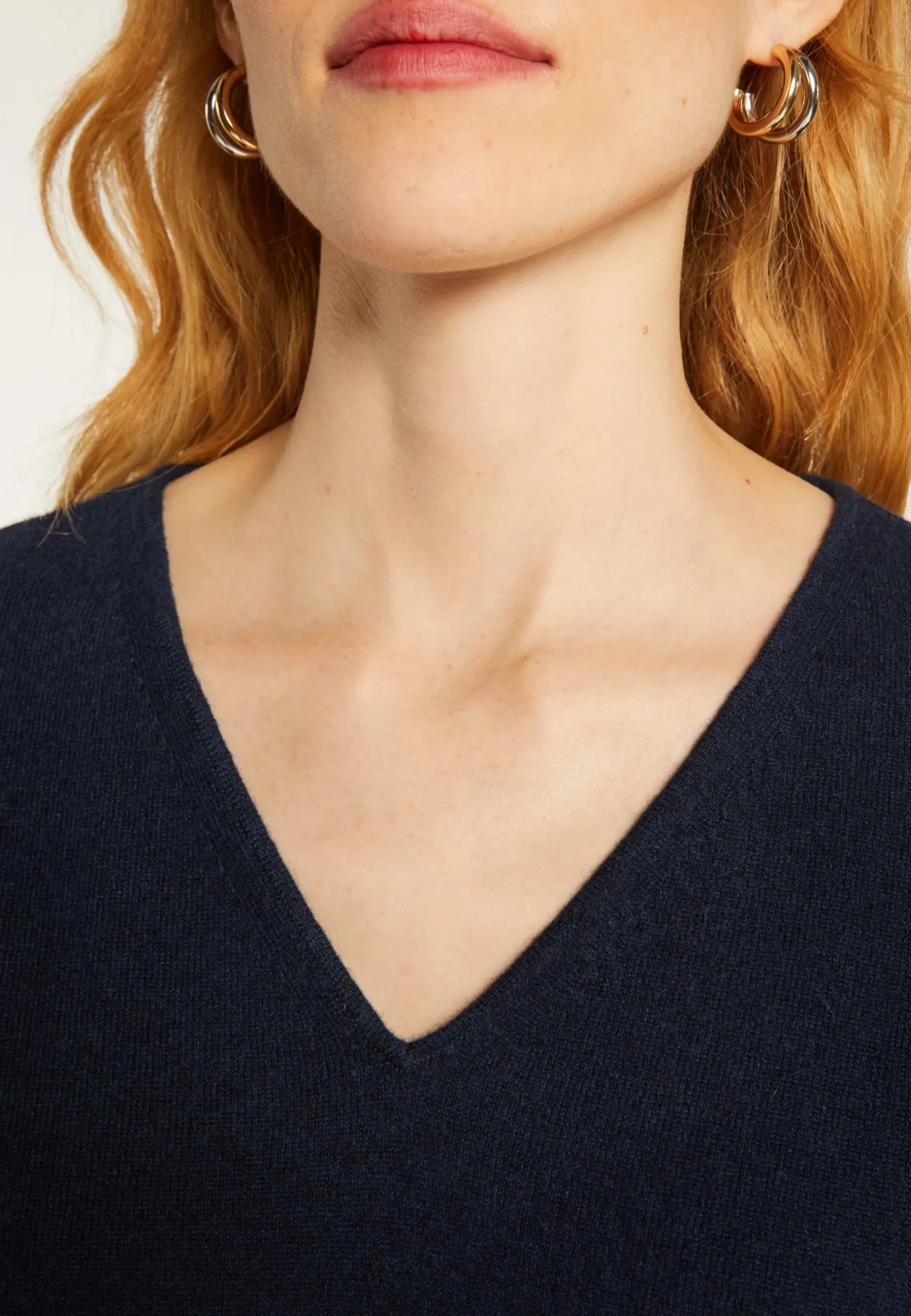 Montagut Les Incontournables-Pull court en cachemire avec poche - Balba 05-Bleu marine