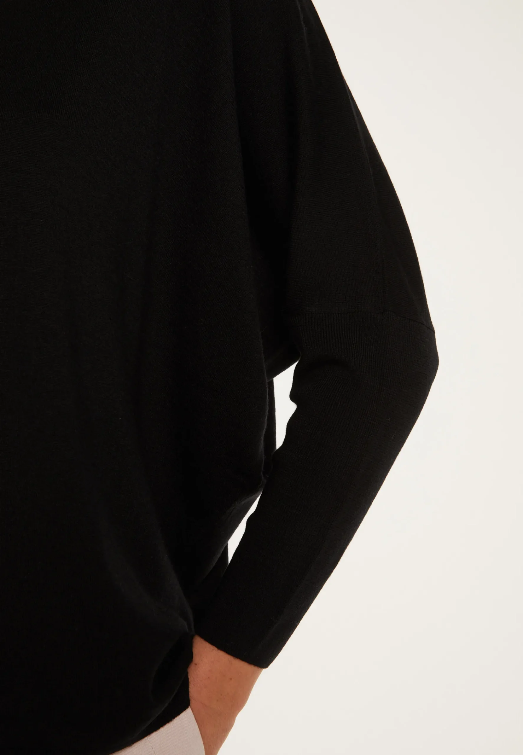 Montagut Les Incontournables-Pull laine manches chauves-souris - Boxe 01-Noir