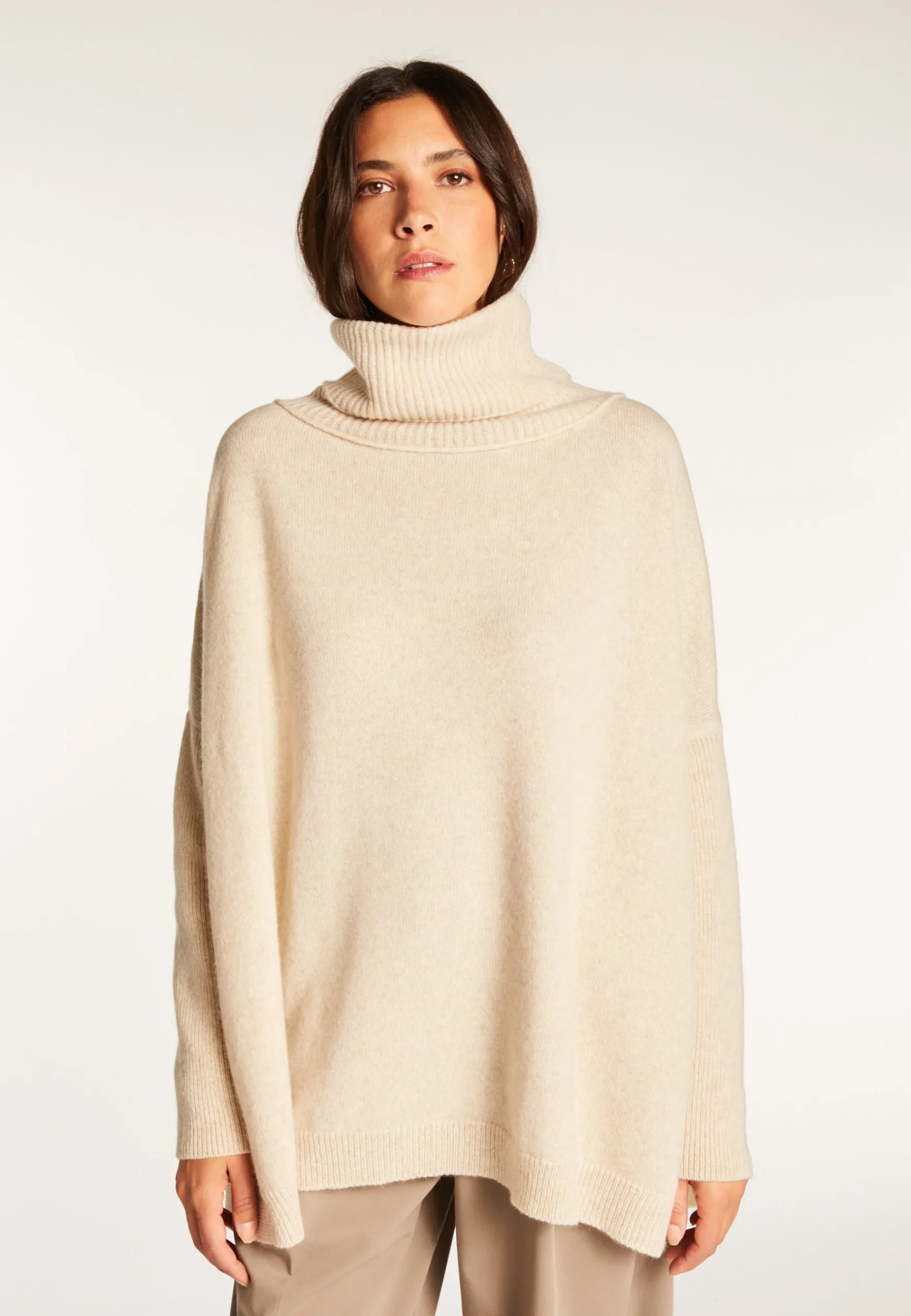 Montagut Les Incontournables-Pull oversize col roulé laine et cachemire - Clara 82-Ecru