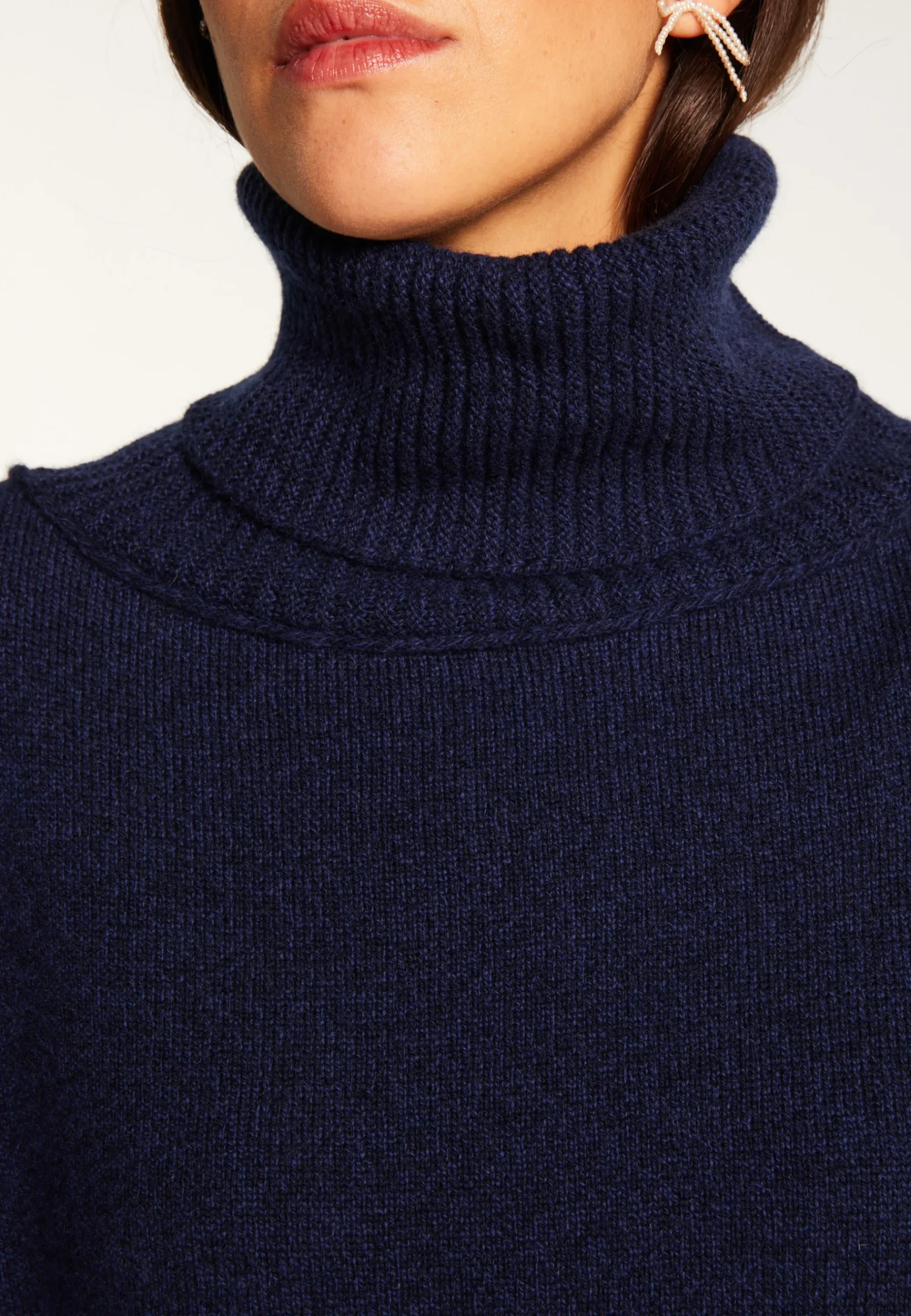 Montagut Les Incontournables-Pull oversize col roulé laine et cachemire - Clara 05-Bleu marine