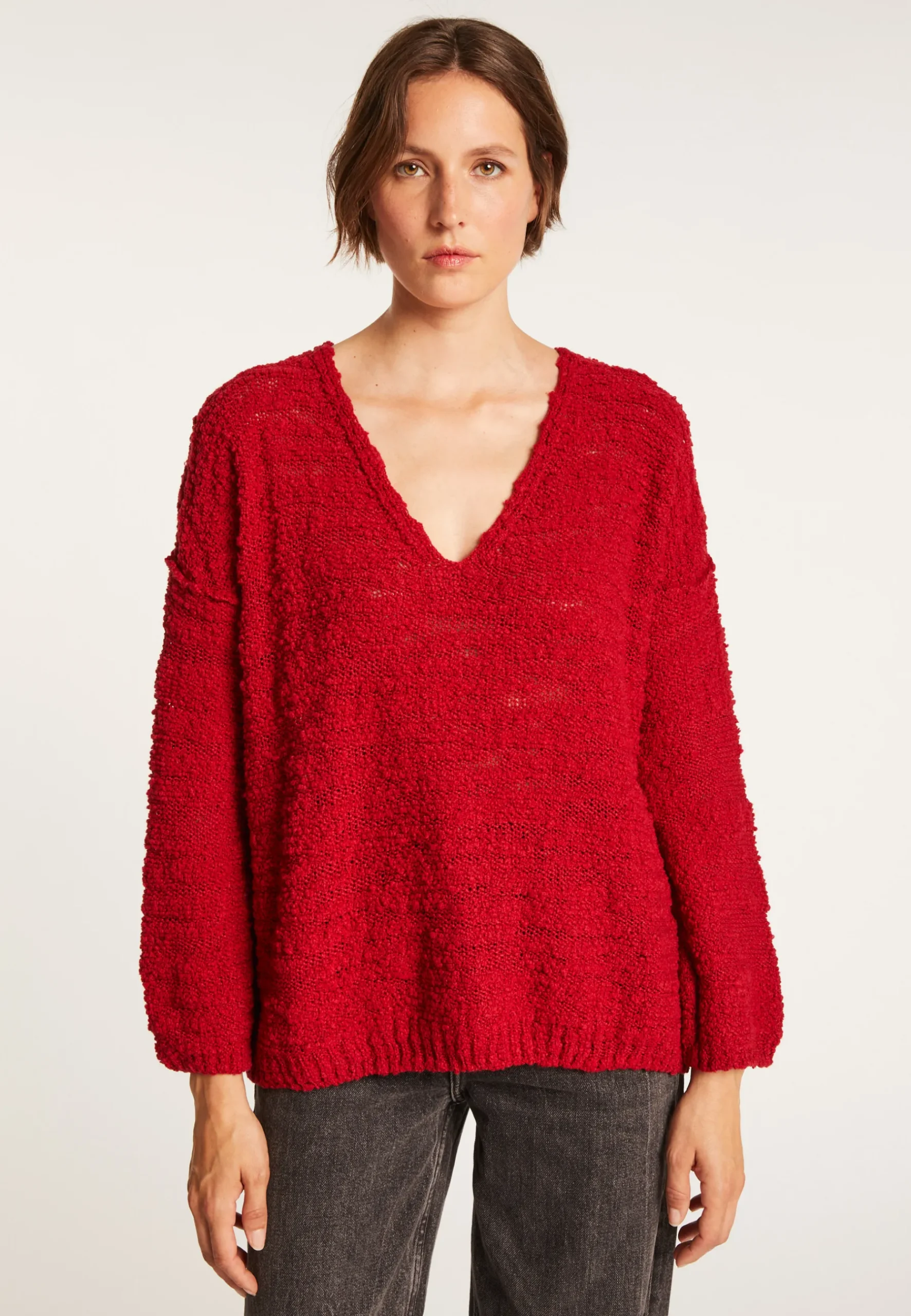 Montagut Pulls-Pull oversize col V - Sari 52-Rouge
