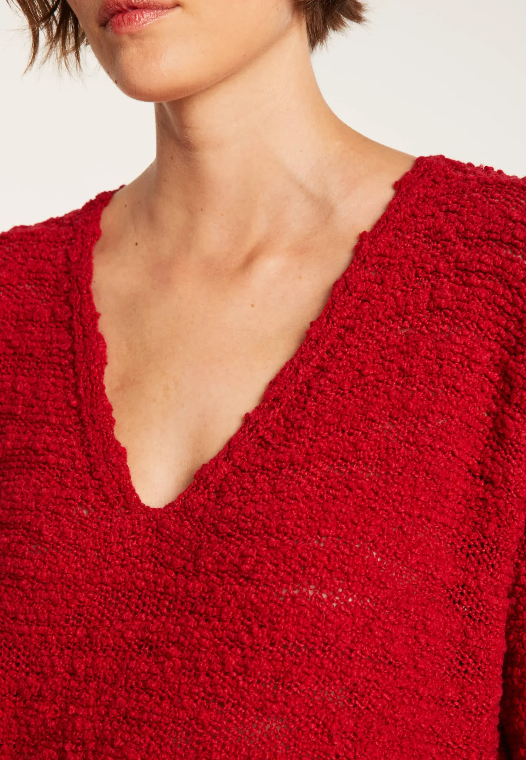 Montagut Pulls-Pull oversize col V - Sari 52-Rouge