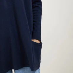 Montagut Les Incontournables-Pull oversize col V en Cachemire boutonné dos - Binta 05-Bleu marine