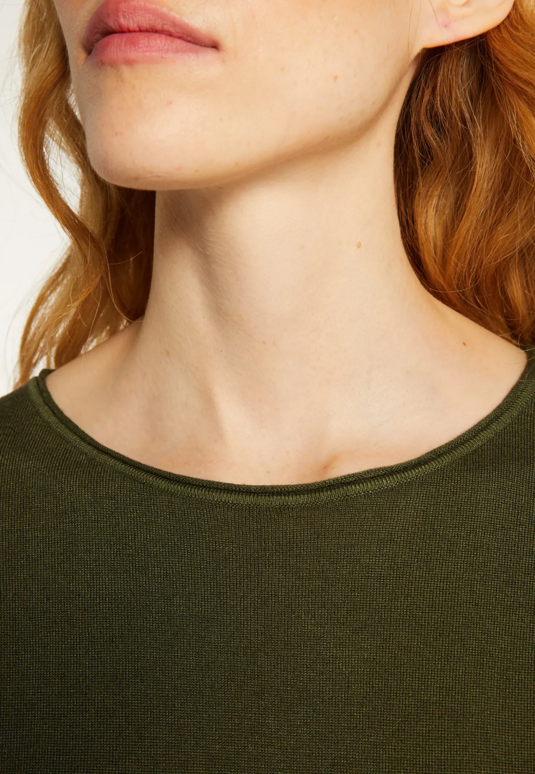Montagut Les Incontournables-T-shirt col rond en fibre de bambou cachemire - Aelia 83-Kaki