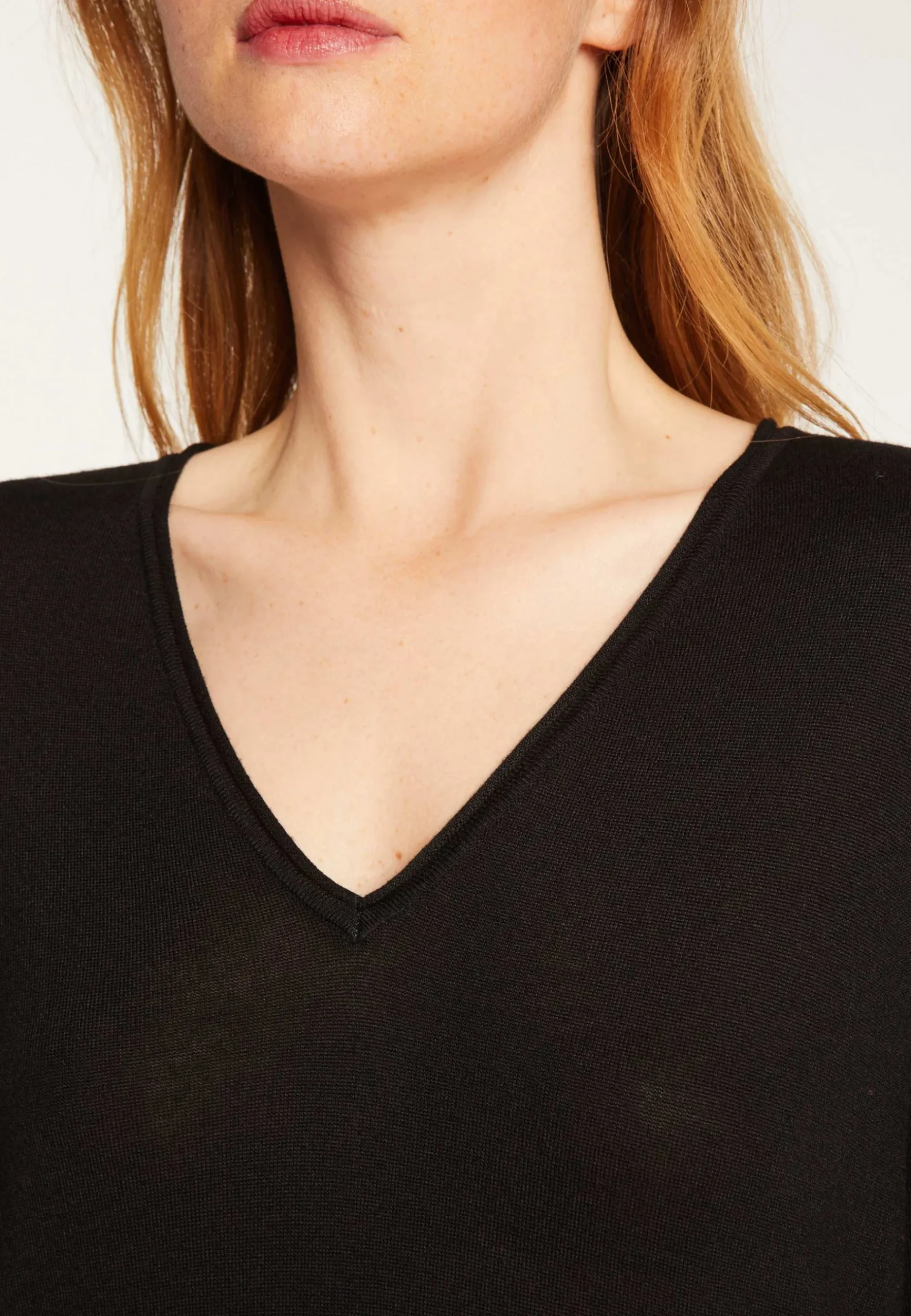 Montagut Les Incontournables-T-shirt col V en fibre de bambou cachemire - Aeline 01-Noir