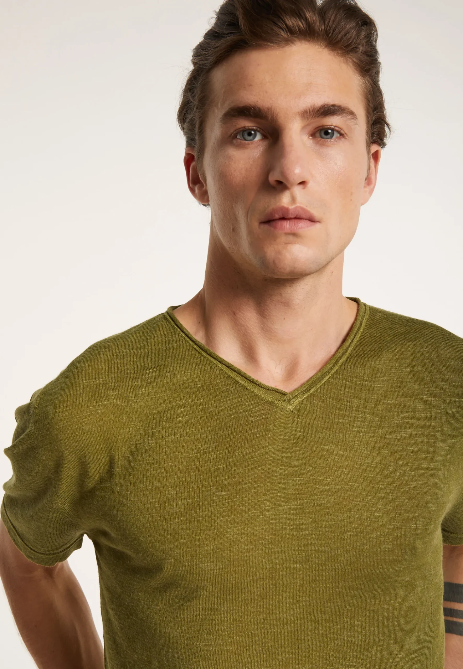 Montagut Polos Et T-Shirts-T-shirt col V en lin flammé - Reuben 83-Kaki