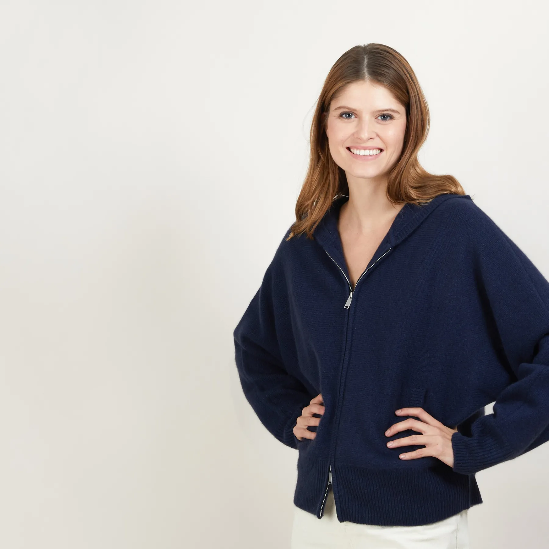 Montagut Les Incontournables | Vestes Et Cardigans-Veste zippée à capuche en cachemire - Gabien 05-Bleu marine